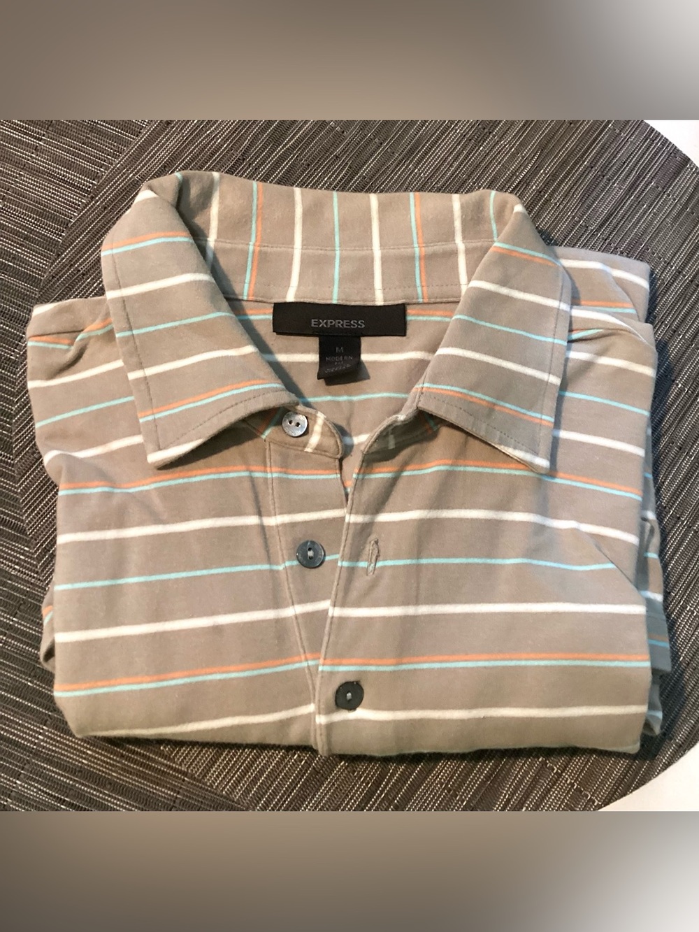 Express polo, modern fit. Size M